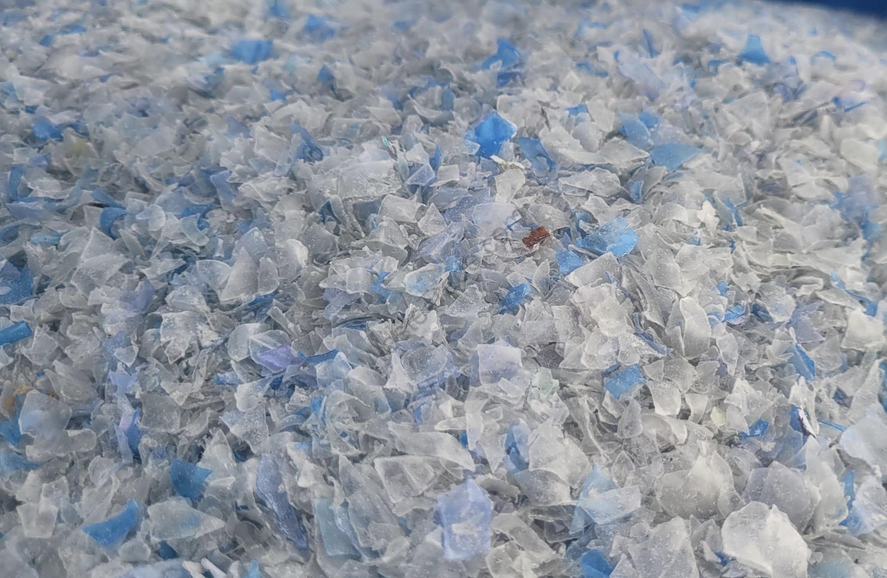 Plastic-PET-Clear bottle flake — hot washed-Sorting / Treatment-Flake — hot washed