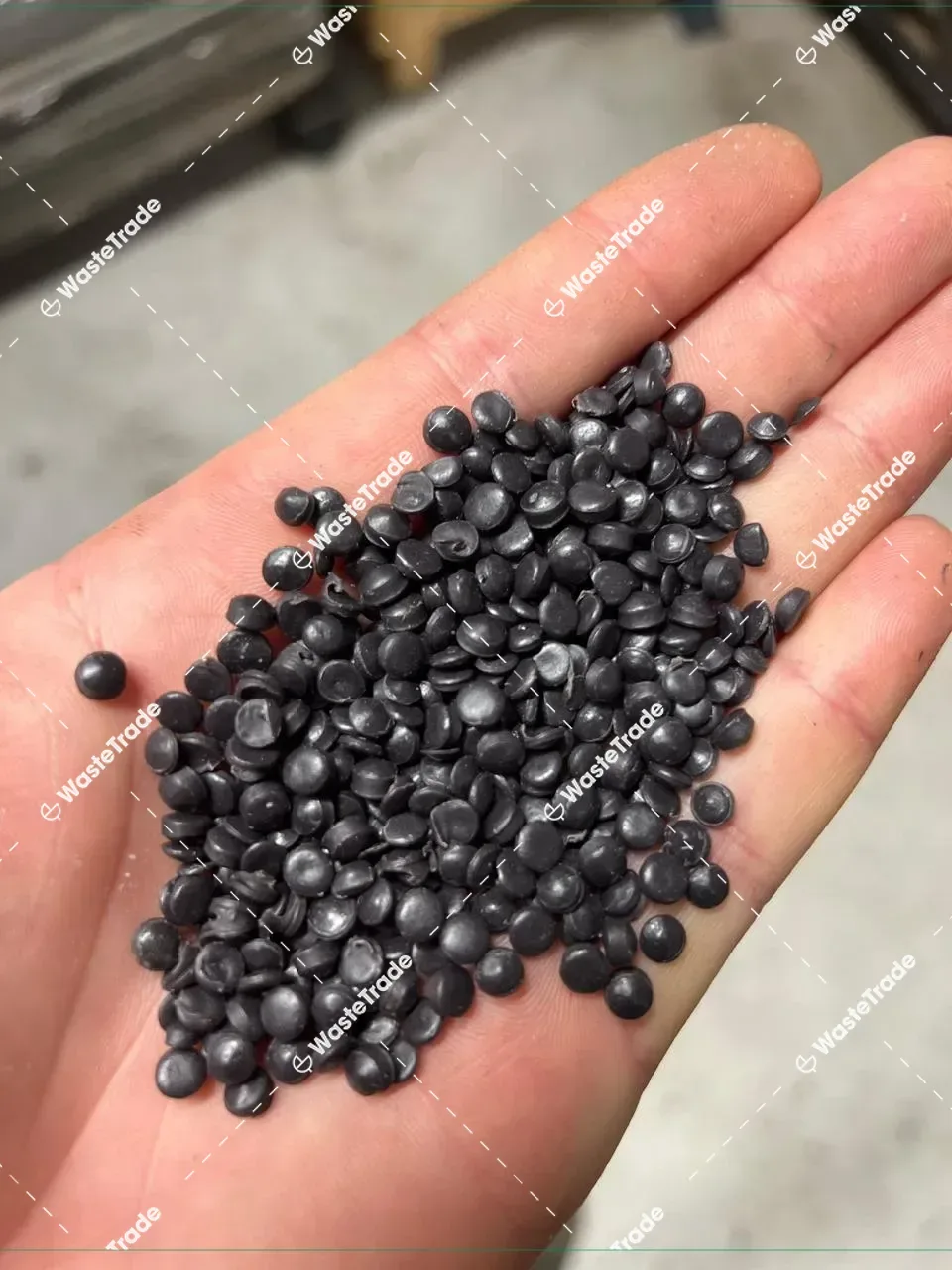 HDPE-Coloured HDPE regrind